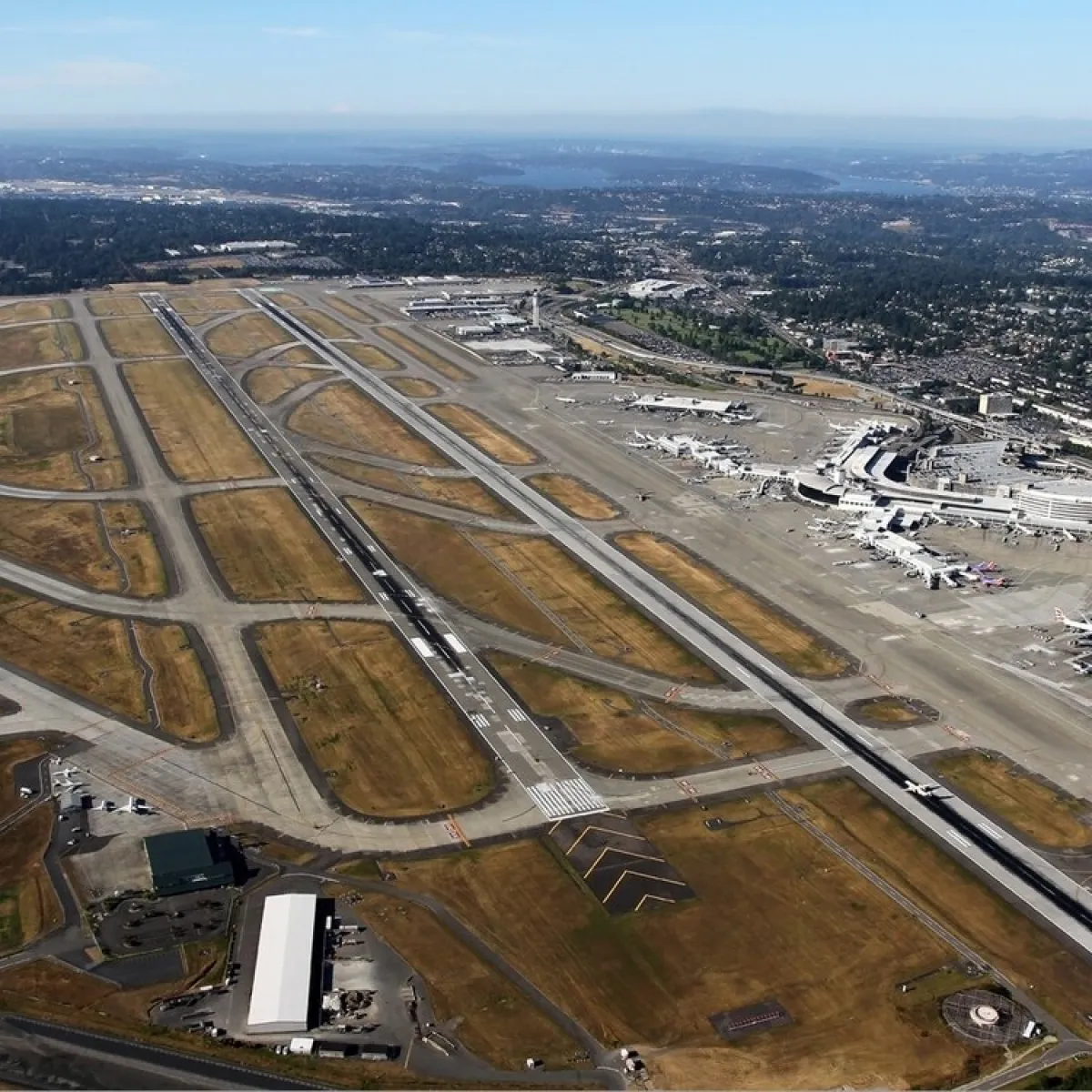 1100px Seattle Tacoma Airport Breidenstein 1