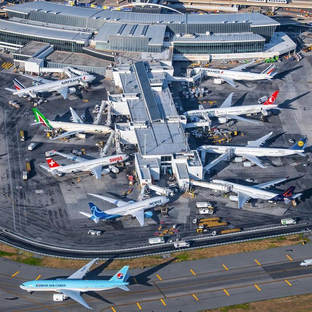 bdfa2fb8754d8453356514678826749b